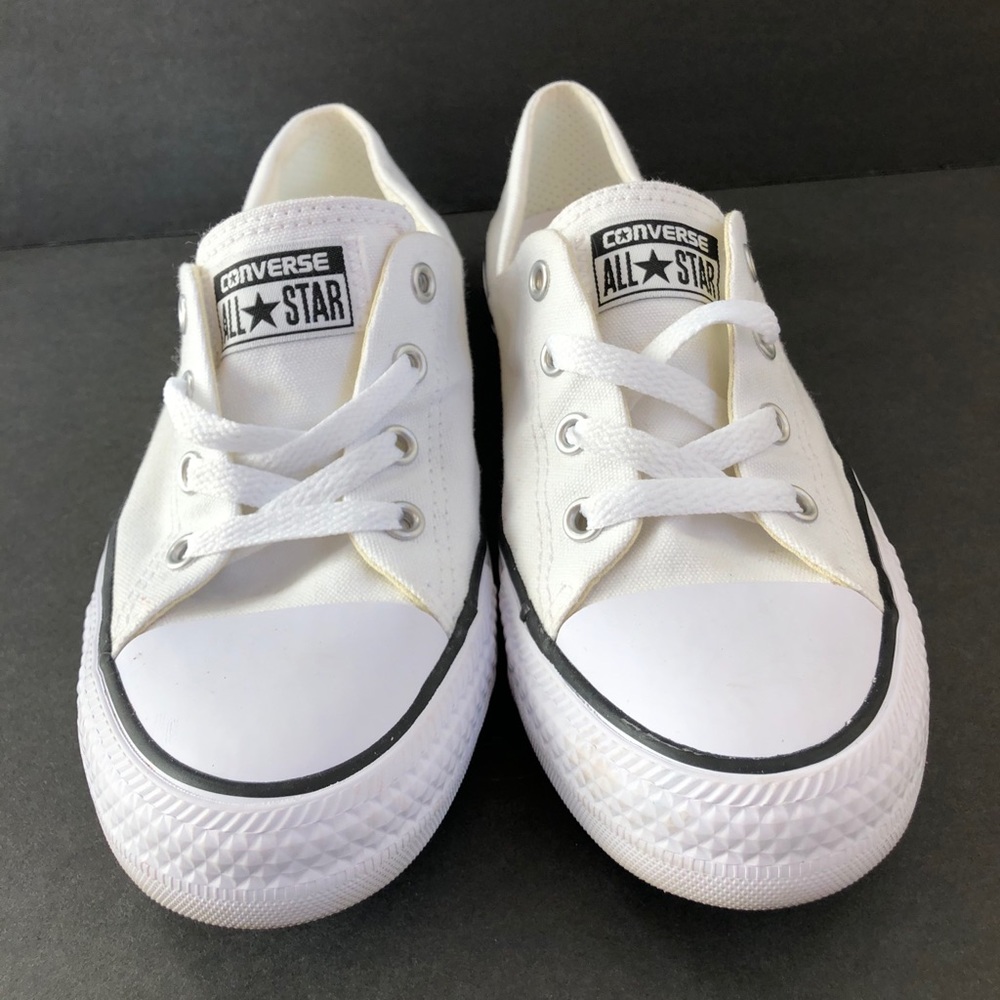Women’s CONVERSE all star size 9